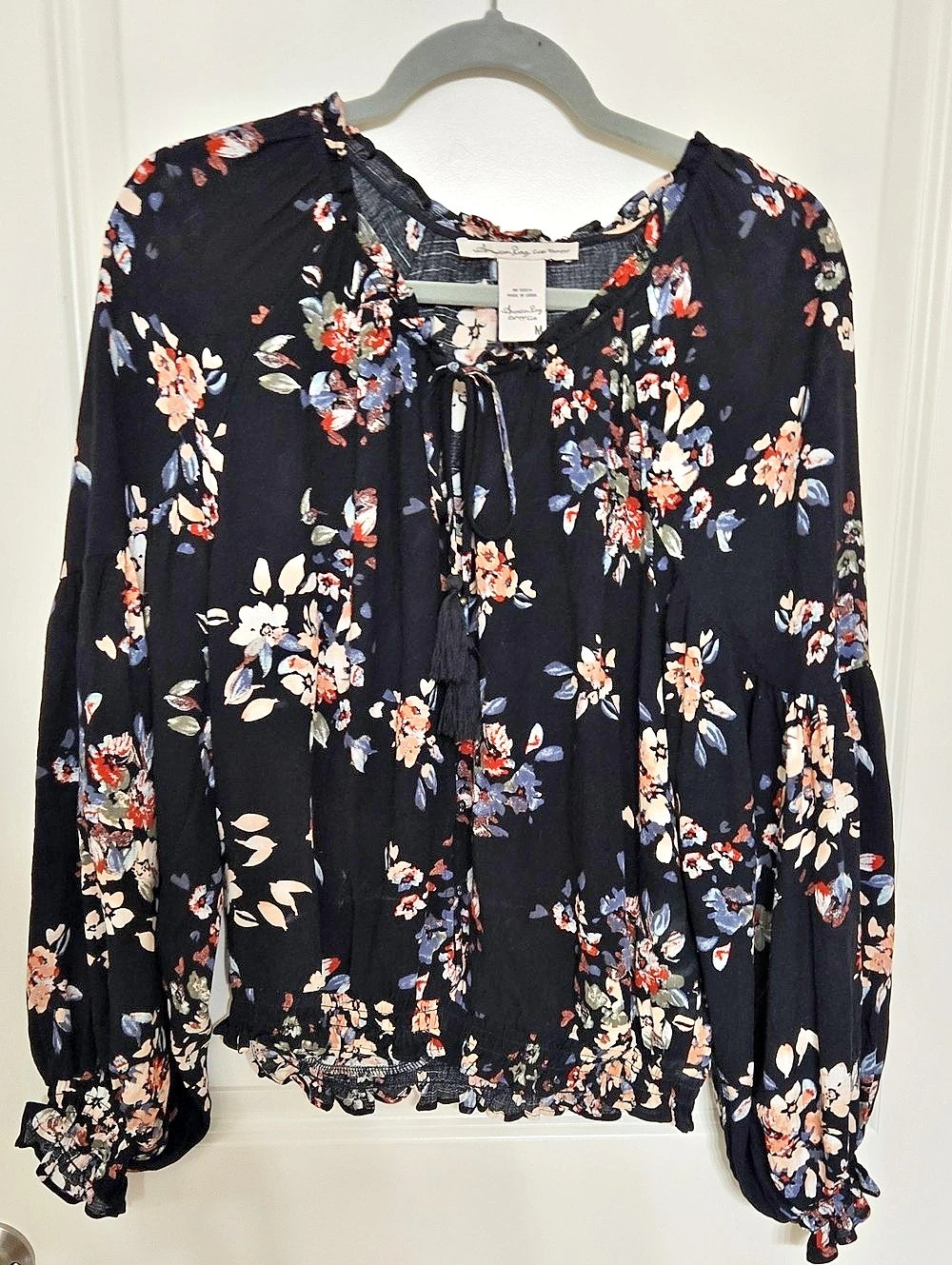 American Rag Cie Floral Blouse in Black Size Medium Like New